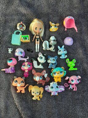 Littlest Pet Shop LPS Lot of 18 Hasbro Animals Dogs Cats Mouse Monkey